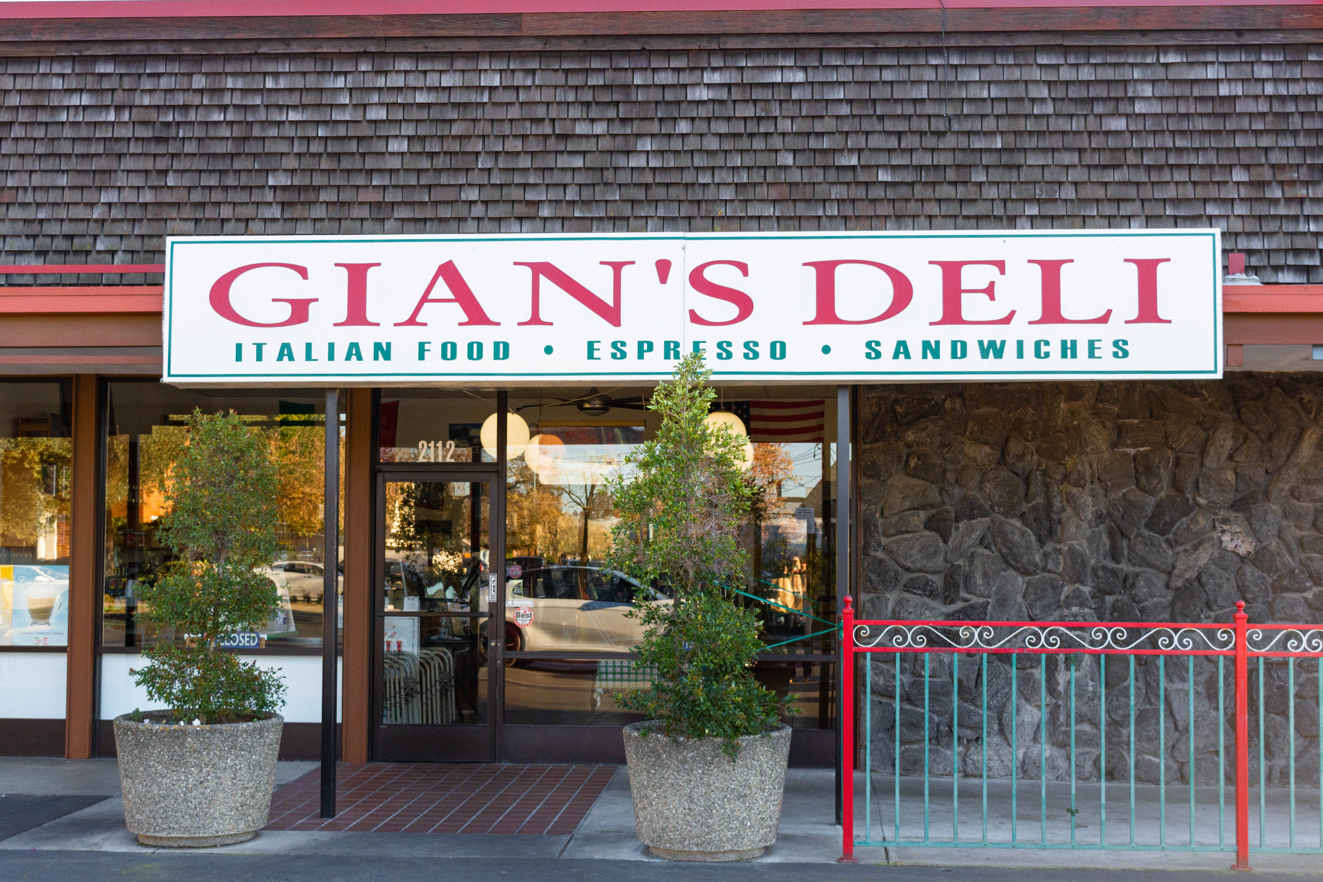 Gian's Deli