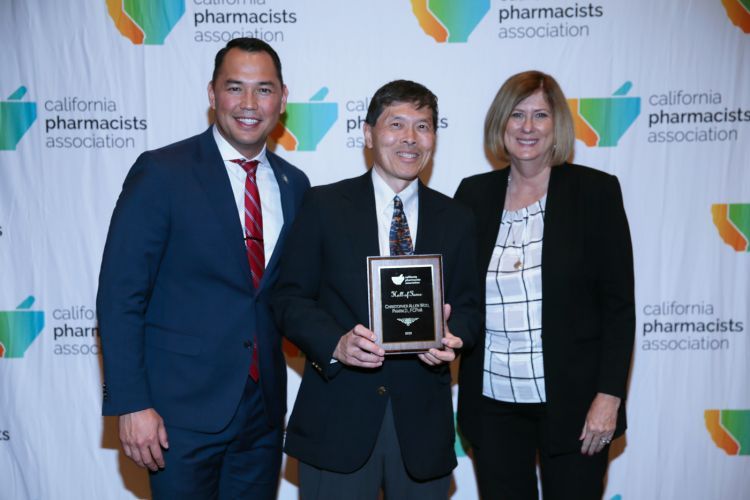 Alumnus Christopher Woo receives California Pharmacists Association award