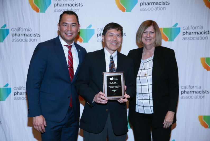 Alumnus Christopher Woo receives California Pharmacists Association award