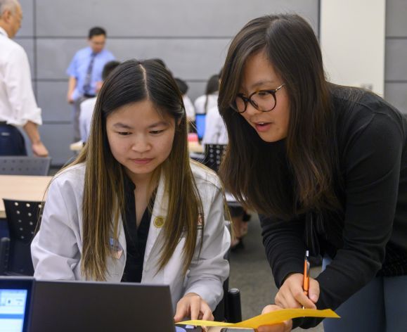 PharmD student with faculty member Yvonne Mai